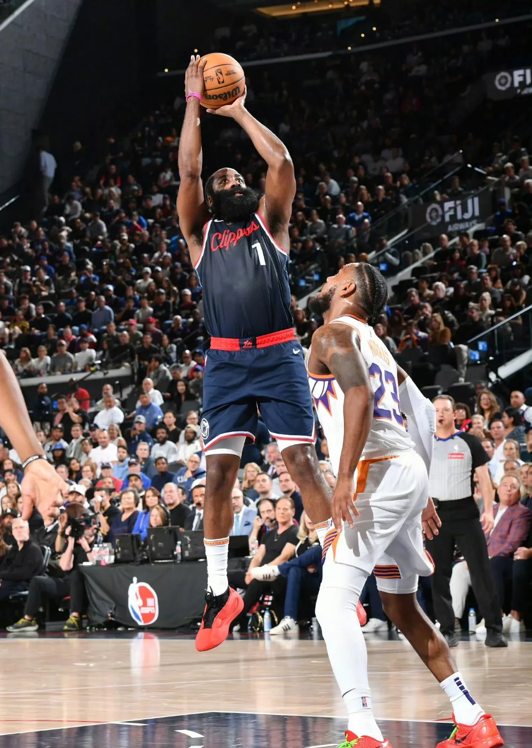 哈登回归赛场，关键助攻首场状态亮眼，RNG观众沸腾！(哈登外号叫什么)